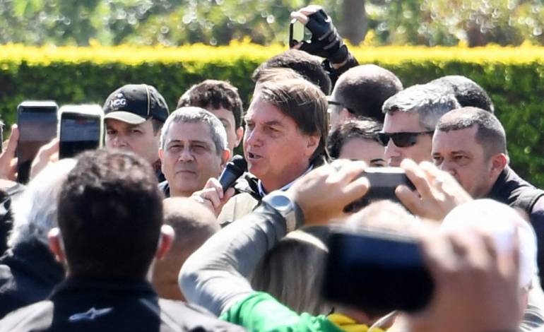 Bolsonaro lidera multitudinaria concentración en plena segunda ola de covid en Brasil