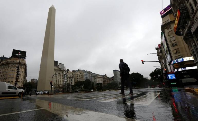 Argentina inicia un nuevo confinamiento en el peor momento de la pandemia