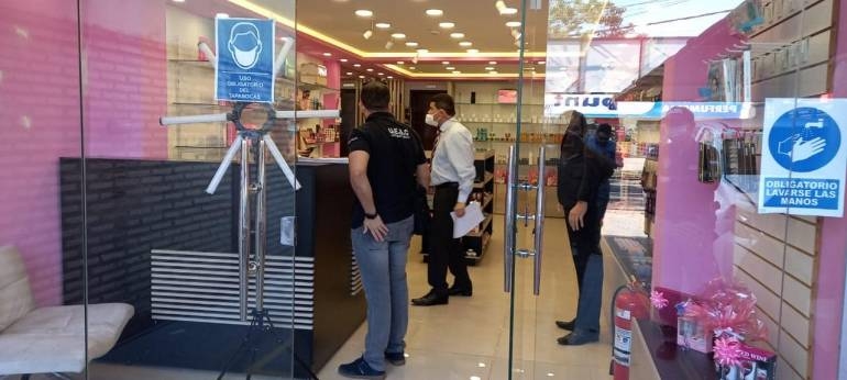 Incautan mercaderías presuntamente falsificadas en un comercio de Asunción