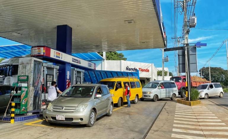 Petropar sube precio del combustible esta medianoche, pero no para transportistas