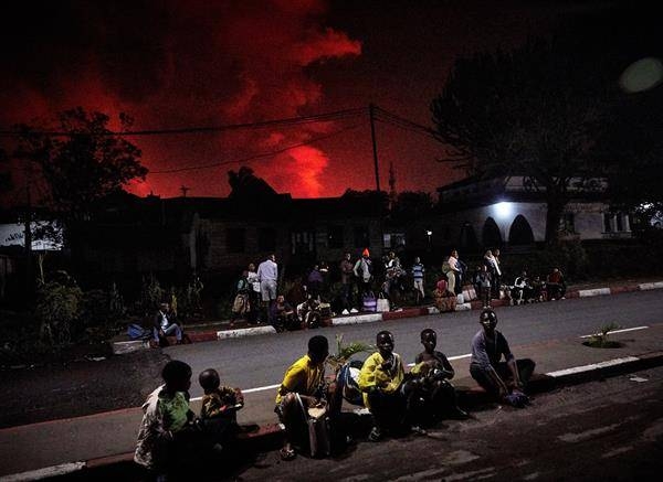 El volcán Nyiragongo de la R.D. del Congo entra en erupción