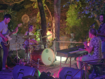 Concierto en homenaje a las madres, en la feria de la Plaza Italia