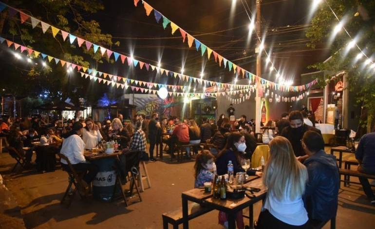 Destacan exitosa campaña de bares al aire libre en Asunción