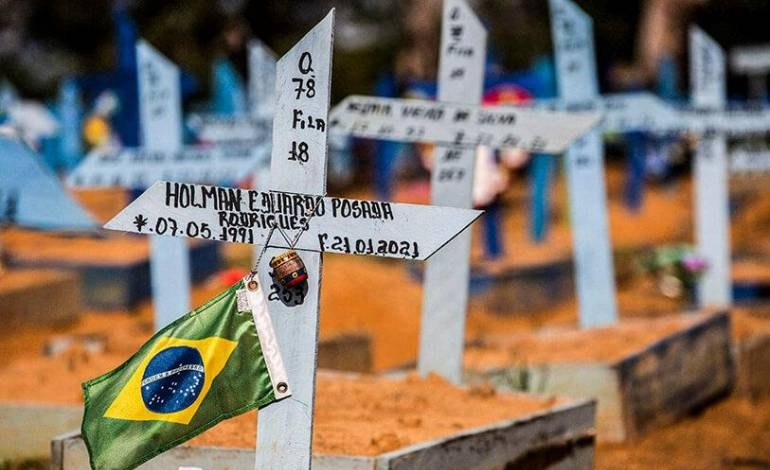 Brasil roza las 420.000 muertes por covid pese a caída de los decesos