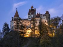 Vacunas gratis contra la covid en el castillo del conde Drácula