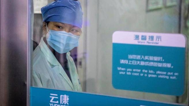 China niega que miembros del laboratorio de virus de Wuhan enfermaran en 2019