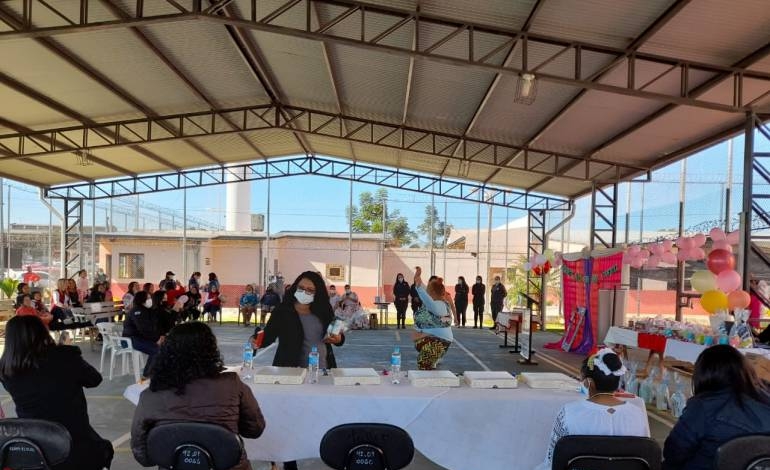 Homenajean a mujeres privadas de libertad por el día de las madres