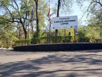 Hombre con aparentes trastornos mentales atacó a jóvenes en el parque Carlos A. López