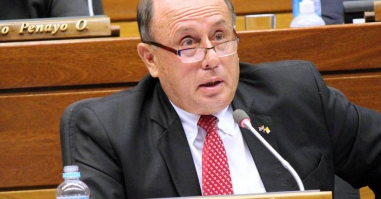 Parlasur estudia expulsar a dos miembros por vacunaciones VIP