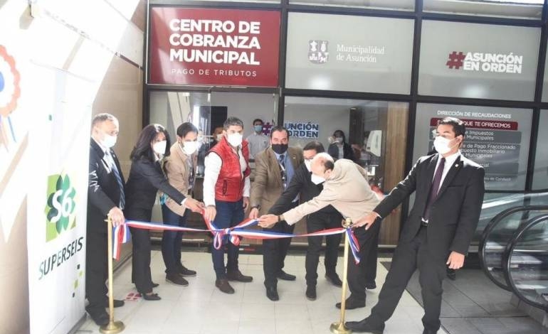 Municipalidad de Asunción habilita cajero para pago de impuestos en un supermercado