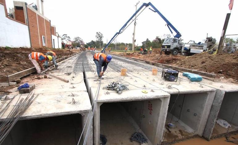 Paralización de obras públicas generaría más desempleo, advierte especialista