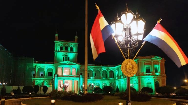 Palacio de López se viste de verde para adherirse a la campaña contra el abuso infantil