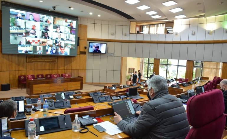 senador_en_sesion__destacado.jpg