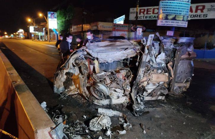 Choque y posterior incendio: joven muere calcinado dentro de su vehículo