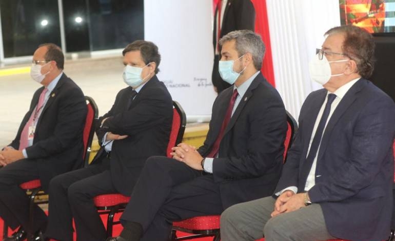 “Hoy el problema no es la vacuna”, dice Abdo y garantiza dosis para 25 días más