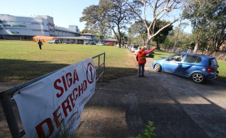 Convocan a pendientes de vacunación en franja de 52