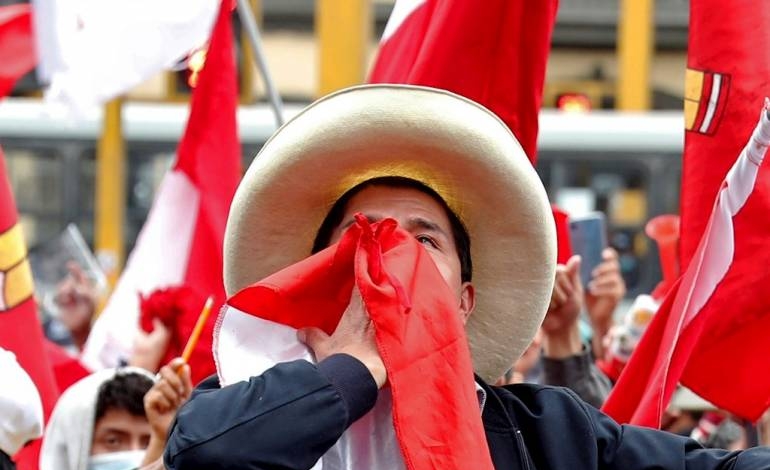 Elecciones en Perú: Castillo sostiene su ventaja, a falta del 0,97% de votos por escrutar