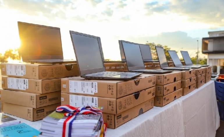 Invierten G. 60.000 millones en notebooks y otros equipos para 870 escuelas