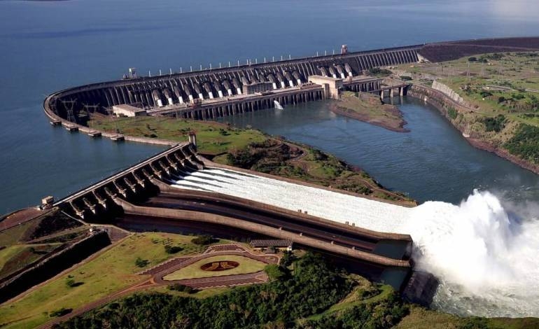 Reducción de tarifa de Itaipú: ¿Qué posición defenderá Paraguay?, cuestionan silencio