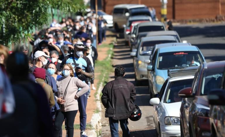 ¿Bajará la franja etaria? Salud desconoce cuándo llegarán más dosis