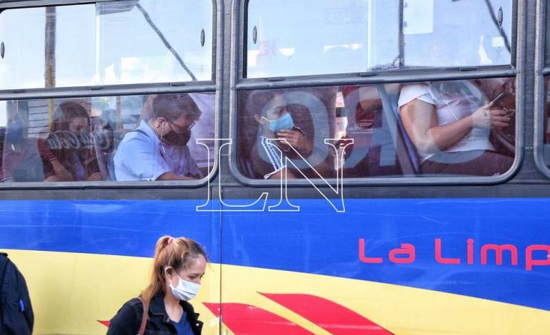 Viajar en buses climatizados con ventanillas cerradas, alto riesgo de contagio de COVID-19