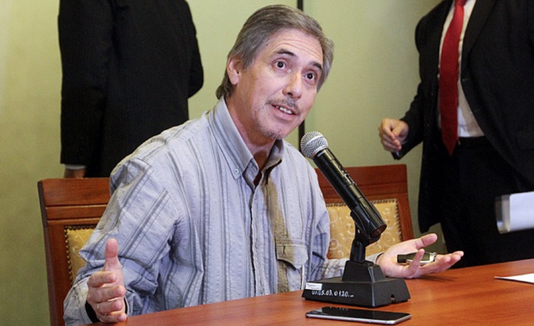 Siguen negociando pero afirma que “el pasajero no sufre el incremento”