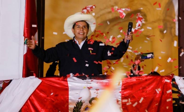 Castillo lidera las elecciones peruanas con el 100 % de las actas procesadas