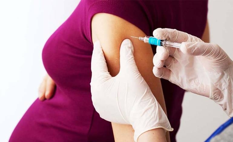 Salud explica quiénes son las embarazadas que pueden vacunarse contra el COVID-19