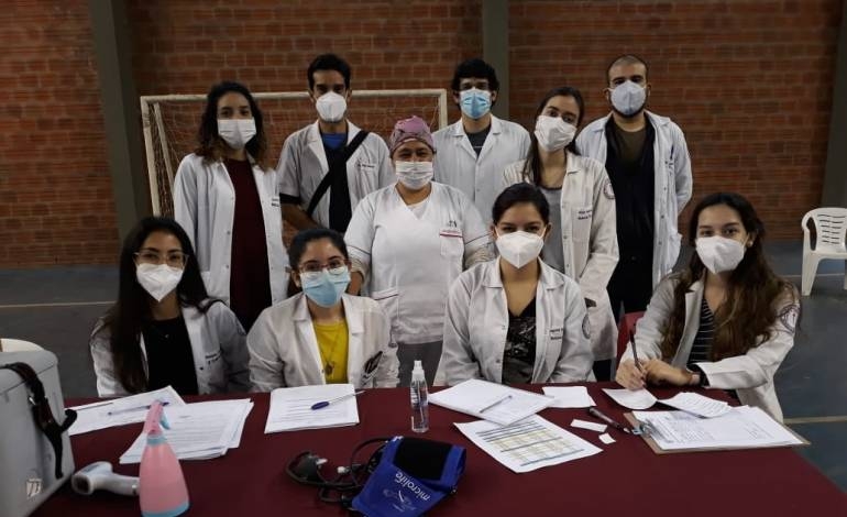 Cerca de 500 estudiantes de Medicina colaboran con la vacunación anticovid