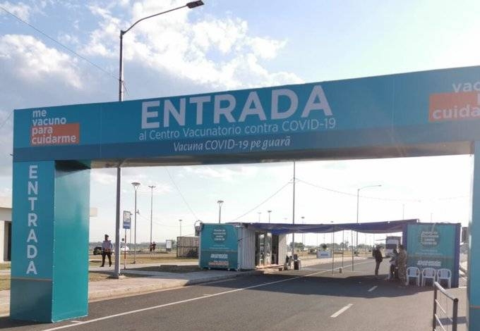 Vacunatorios vacíos: médico plantea salir casa por casa o liberar la vacunación