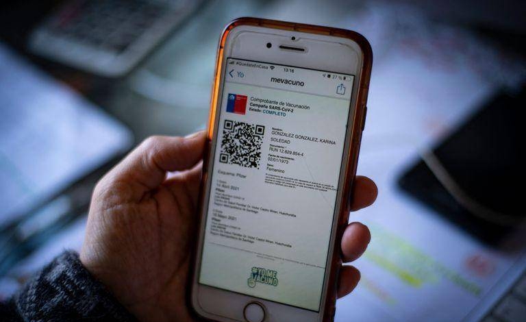 ¿Cómo funciona el primer carnet de inmunidad de Latinoamérica creado en Chile?