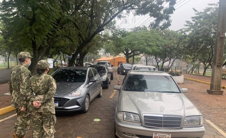 Terminaciones 8 y 9: vacunan a mayores de 60 y a embarazadas que son funcionarias de blanco