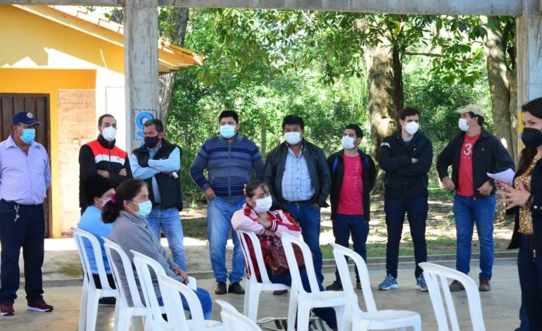 Abuchean a hijos de Cuevas tras intentar politizar entrega de Tekoporã