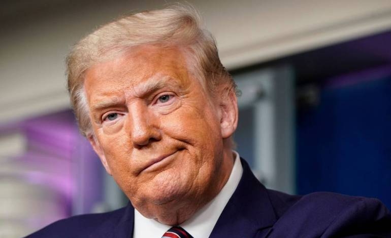 Facebook suspende por dos años a Trump