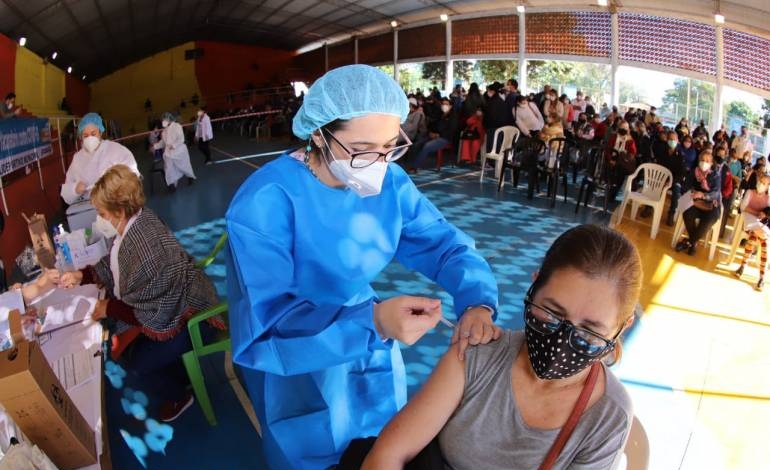 Velázquez valora solidaridad de EE.UU. e insta a seguir vacunándose