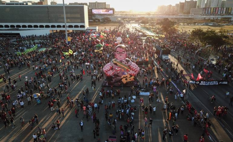 Brasileños vuelven a las calles a protestar contra Bolsonaro