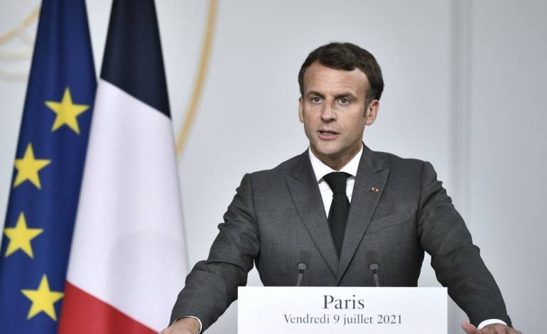 Francia busca reforzar vacunación: certificado será exigido en restaurantes y lugares cerrados