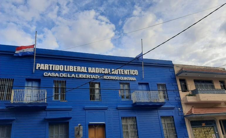 Banderas a media asta en el PLRA por el diputado Salinas