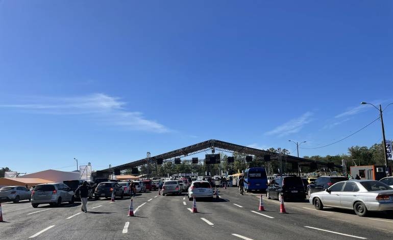 Vacunan a los de 35 cumplidos en adelante y a trabajadores y universitarios priorizados