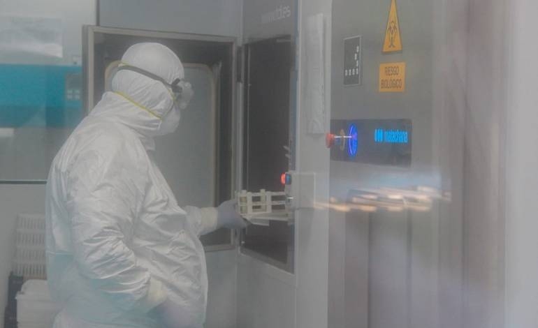 Se mantiene tendencia baja: reportan 52 fallecimientos y 1.049 contagios por COVID