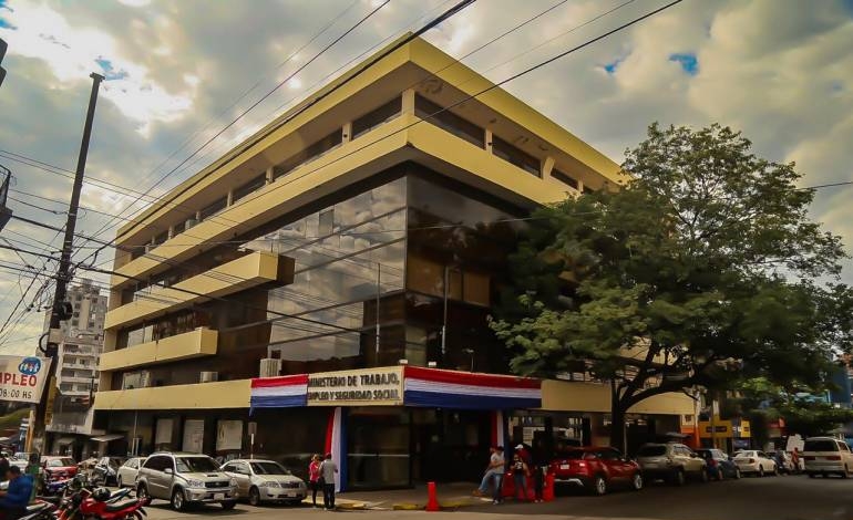 Llamado a buscadores de empleo para llenar vacancias laborales