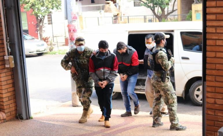 Brasileños detenidos con 500 kilos de cocaína declaran en fiscalía