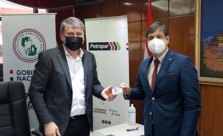 Personal de blanco del IPS tendrá descuento en combustibles de Petropar