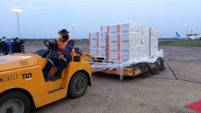 Llegaron 140.000 vacunas de AstraZeneca: serán para segundas dosis