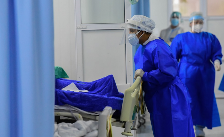 Promociones escolares y universitarias honrarán al personal de blanco