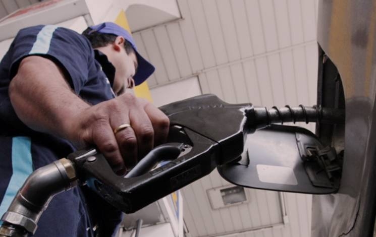 Estaciones de servicio, sin combustible por culpa de camioneros: piden liberar paso a cisternas