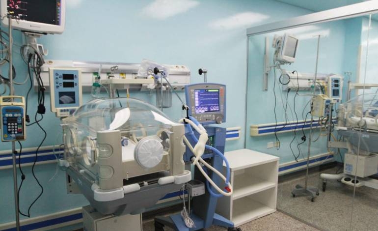 Faltan camas pediátricas y la variante delta amenaza a niños no vacunados