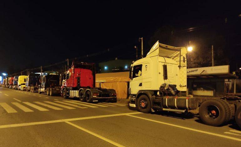 Camioneros copan la Costanera y anuncian que van a sitiar Asunción