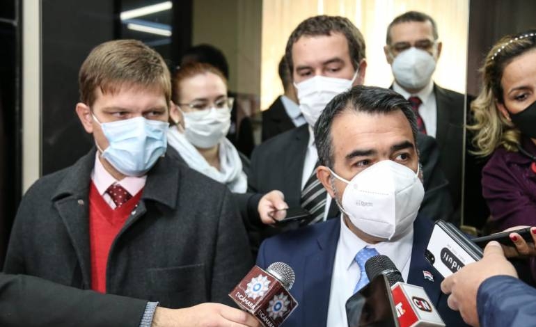 Aumento salarial para docentes solo será posible si ingresos tributarios superan el 15%