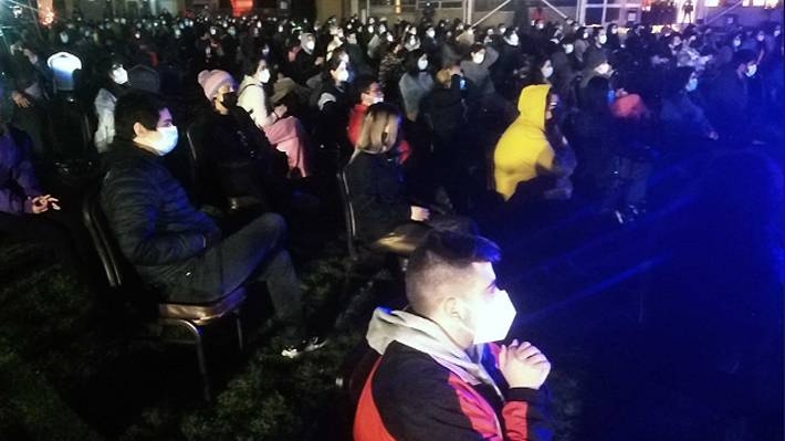 Con 82 % de población objetivo vacunada, Chile celebra primer concierto con público